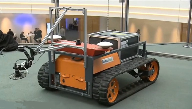Három évbe telt, de megszületett az első meztelencsiga-irtó robot