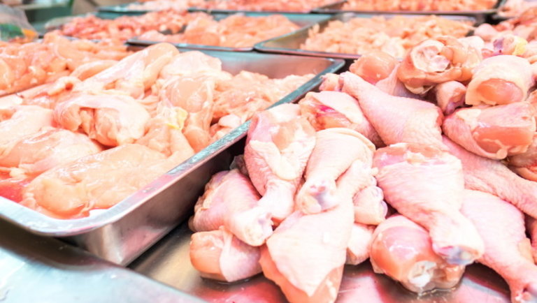 Pánik és őrület: teljesen elszálltak a csirkehúsárak a koronavírus hatására
