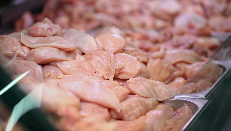 Aggasztó hírek érkeztek a magyar csirkemellről: teljesen leállhat a termelés itthon?
