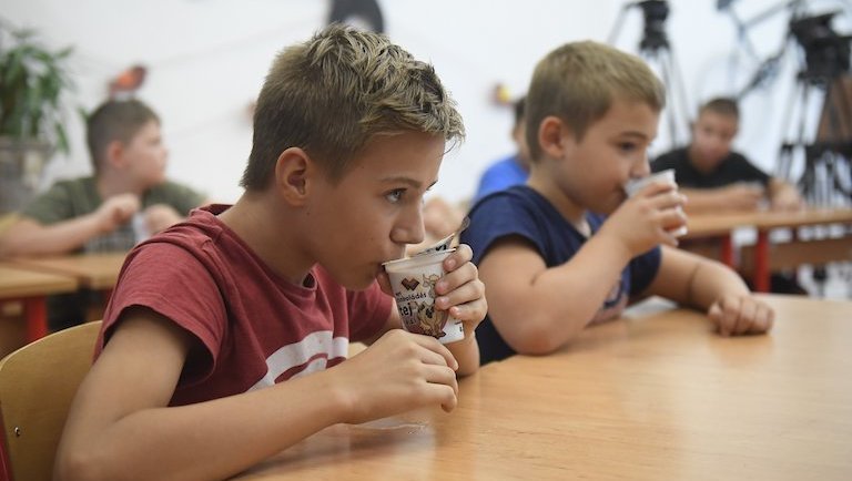 Dübörögnek a hazai iskolaprogramok: ennyi pénzt költ rájuk a kormány