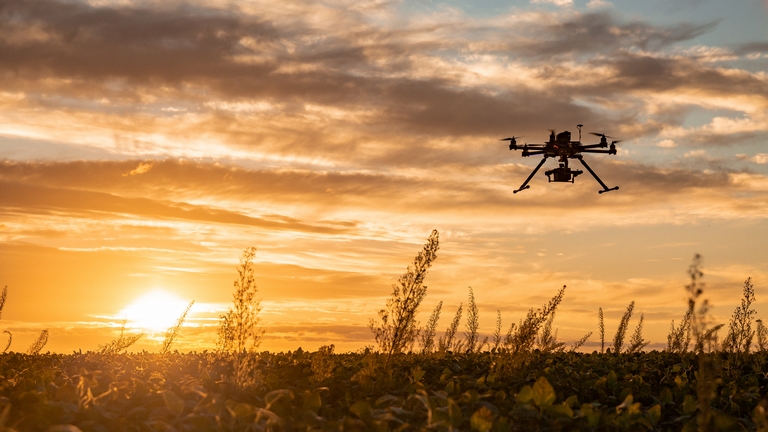 Új fejezetet nyithatnak a magyar agráriumban a drónok: megtörténtek az első lépések
