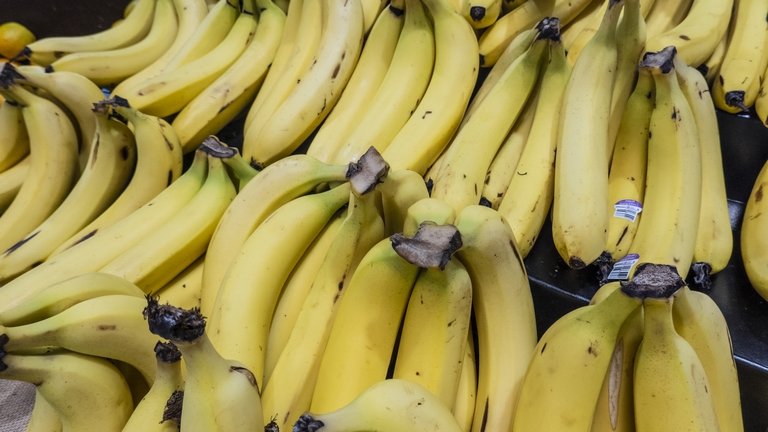 Kész, vége? Teljesen eltűnhet a banán a magyar boltok polcairól 