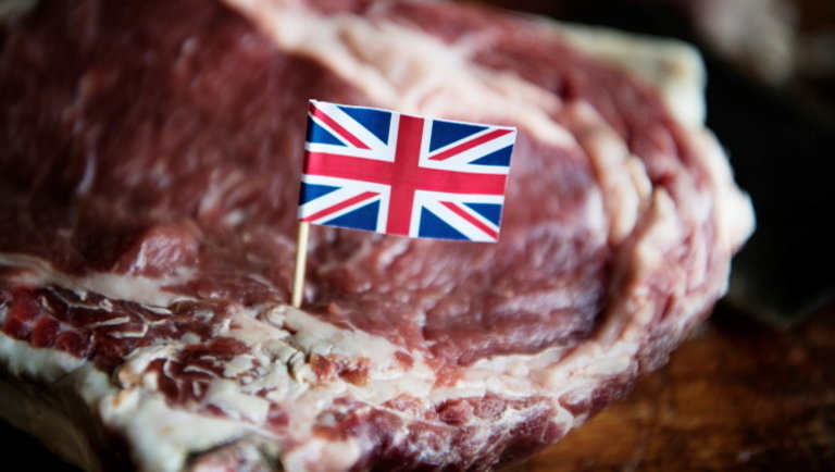 Kongatják a vészharangot: sokat bukhatnak a brit húsfeldolgozók a Brexit után