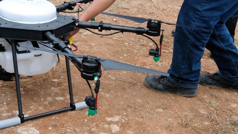 Bebizonyították: drónos lombtrágyázással tovább növelhető a szójatermés