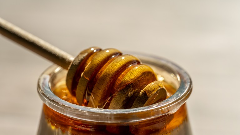 Durva szigorítás jön Magyarországon: így tisztítanák meg a boltokat a hamis méztől