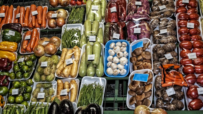 Óriási változás jön a franciáknál: 2022-től tele lesznek ilyen élelmiszerekkel a boltok