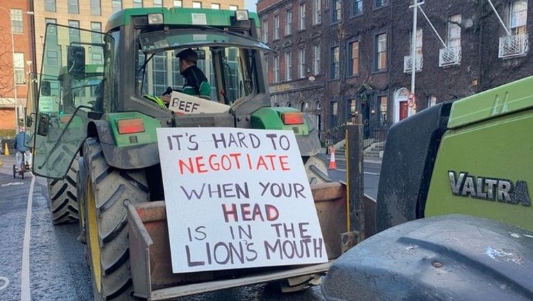 Tarthatatlan állapotok: ismét traktoros demonstrációt tartanak a gazdák Dublinban