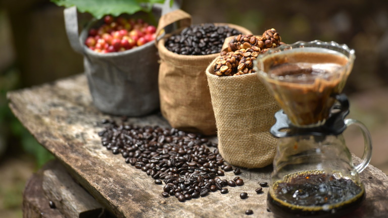 Puskaporos hordóvá vált a globális kávépiac? Árrobbanástól tartanak az elemzők