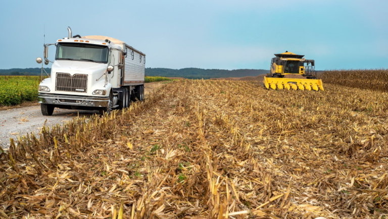 Kiderült: módosulhatnak a mezőgazdasági gépek közúti közlekedésének szabályai