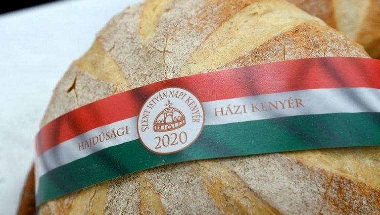 Eldőlt: ez most a legjobb kenyér Magyarországon