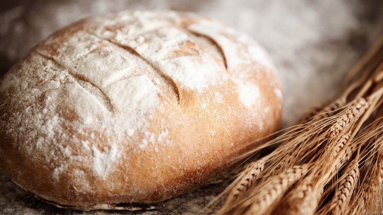 Durván elszabadulhatnak az árak júliustól: ennyibe kerülhet a liszt es a kenyér itthon