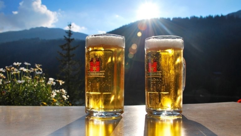 Leesik az állad: eddig soha nem látott módon készítettek sört Svájcban