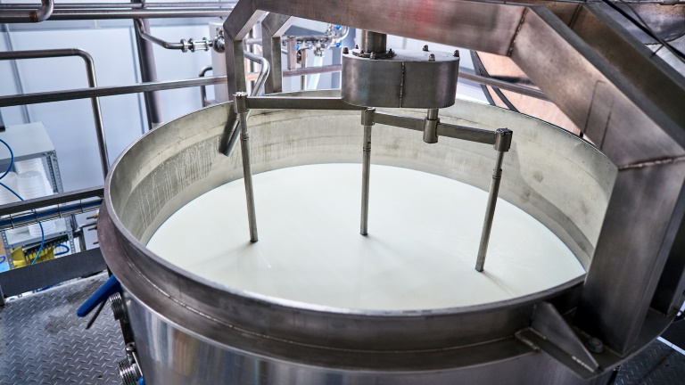 Gigaberuházás Szenttamáson: több milliárdos tejüzemet épített a magyar cég