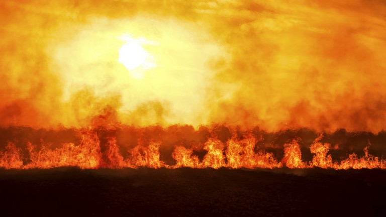 Brutális tűz pusztít Békés megyében: több hektár gabonaföld ég