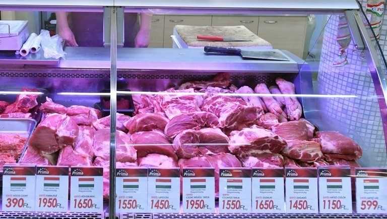 Többmilliós bírság és negyven figyelmeztetés: nagy sertéshús-ellenőrzést tartott a Nébih