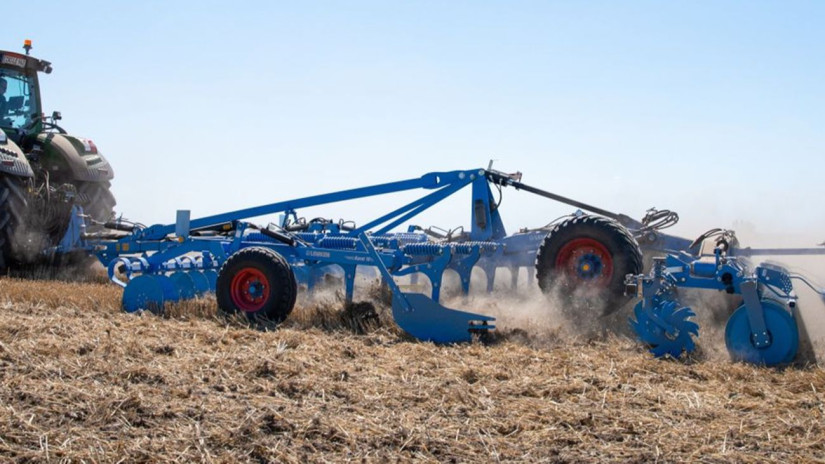Fontos, hogy a traktor rendelkezzen TIM-funkcióval
(Tractor Implement Management)