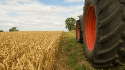 Megjöttek a friss számok: úgy veszik ezt a traktort a magyar gazdák, mint a cukrot