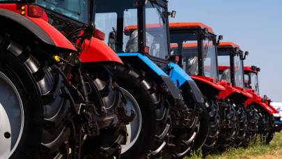 Itt vannak a friss számok: úgy veszik ezt a traktort a magyar gazdák, mint a cukrot