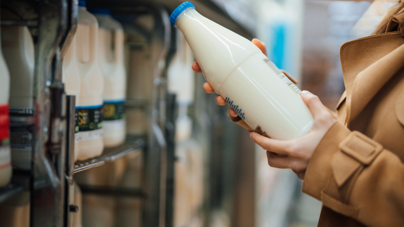 Beütött a tejkrízis Magyarországon? Konganak a polcok a hatósági áras termékeknél