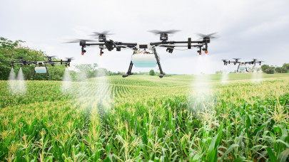 Már rajban repülnek a mezőgazdasági drónok