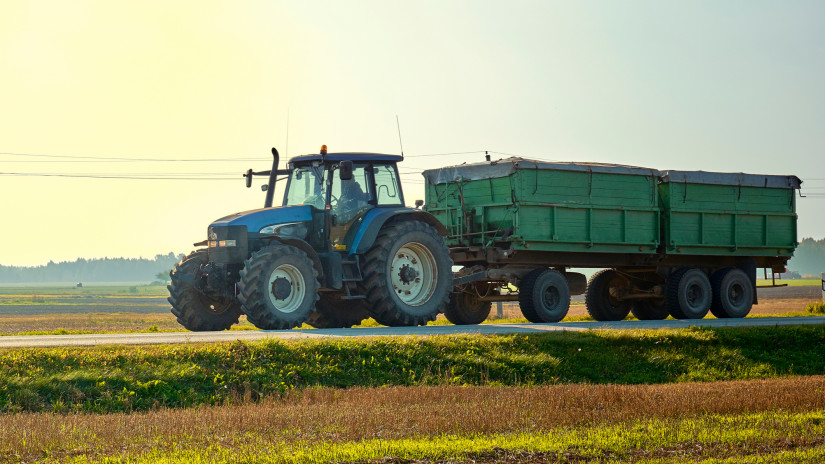 Változott a szabályozás: már csak így lehet traktort vezetni Magyarországon