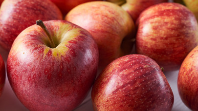 Hegyekben áll az alma a svájci raktárakban: mi lesz ezzel a rengeteg gyümölccsel?