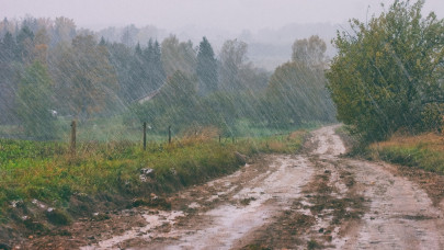 Esővel érkezik meg a hideg az országba: mutatjuk, hol várható csapadék