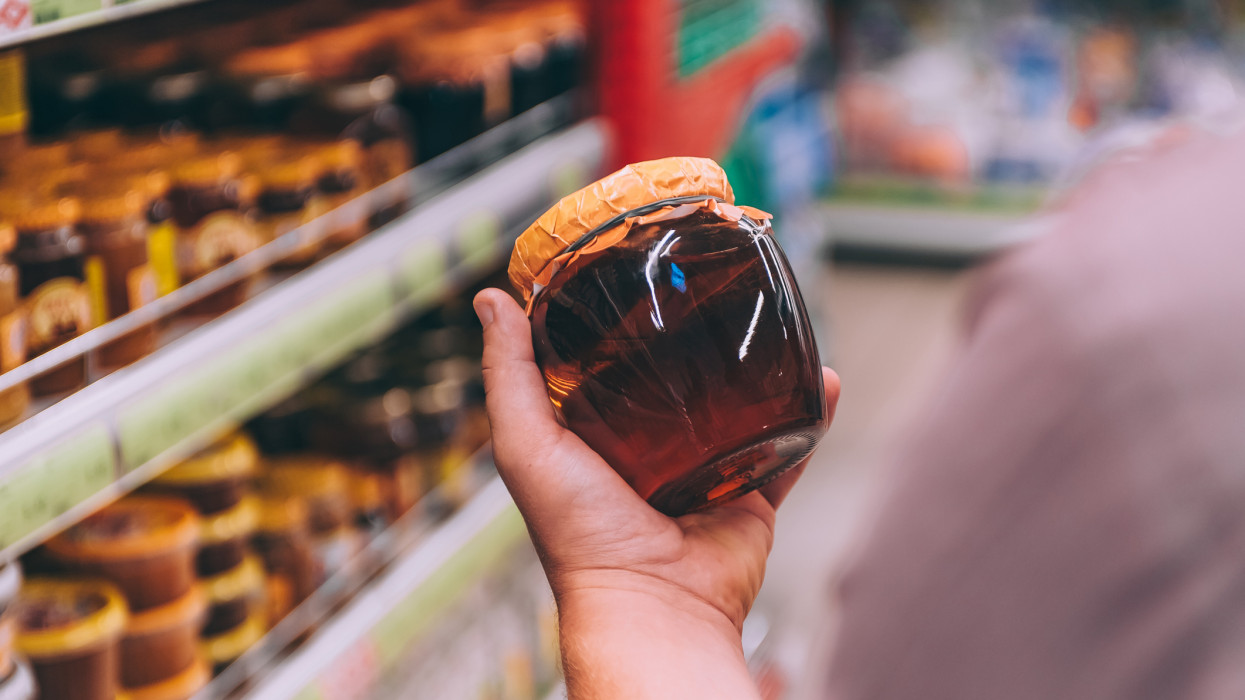 Ömlik az import méz a hazai boltokba: ezt a kétes árut sózzák rá a magyarokra