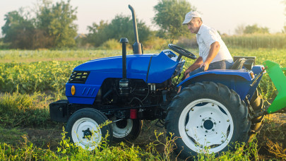 A belgák nem viccelnek: hamarosan ilyen traktorok tarolhatják le a földeket