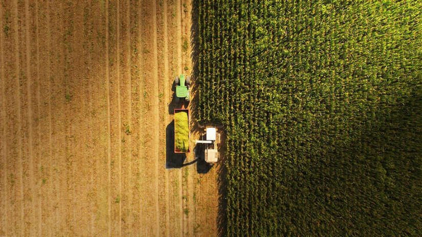 Alig vesznek már traktort a magyar gazdák: kiderült, mire várnak