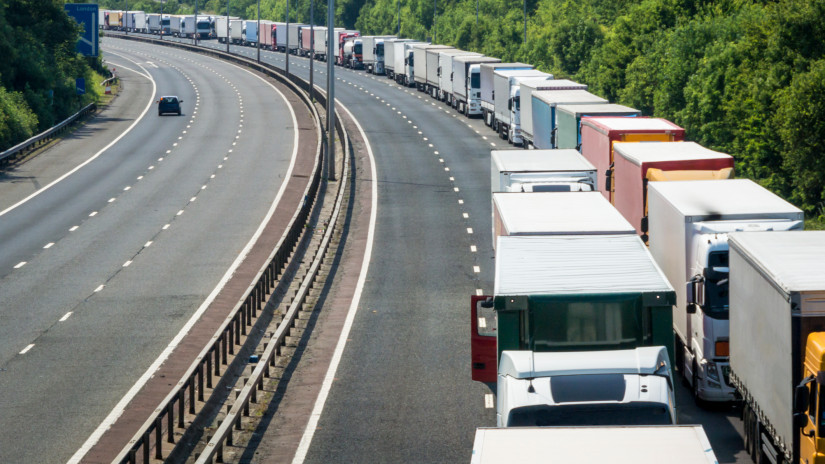 Eldurvult a helyzet: 20 ezer ukrán kamion rekedt a lengyel határon