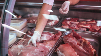 Így sózzák rá a magyarokra a romlott húst a boltokban: sokan észre sem veszik