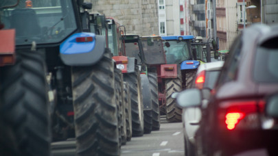 Máltán is elszabadultak az indulatok: traktorokkal vonultak utcára a gazdák
