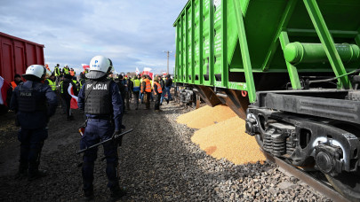 Ez súlyos: pusztítják a gabonát a lengyel gazdák az ukrán határon