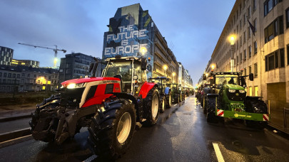 Brüsszelbe vonultak a gazdák: közel ezer traktorral tüntettek