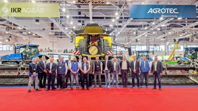 Sikeres év, új óriáskombájn és traktorok  az AGROTEC-nél (x)