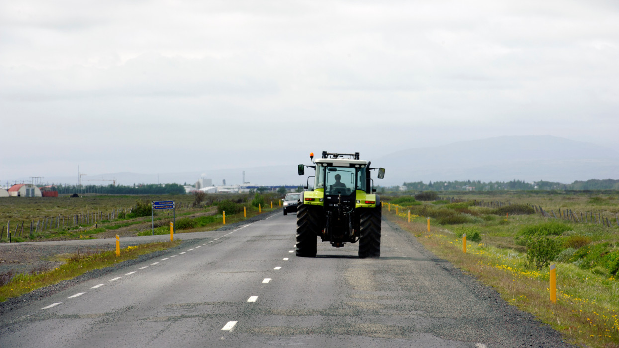 Sokan nem ismerik a szabályokat: csak így lehet most traktort vezetni itthon